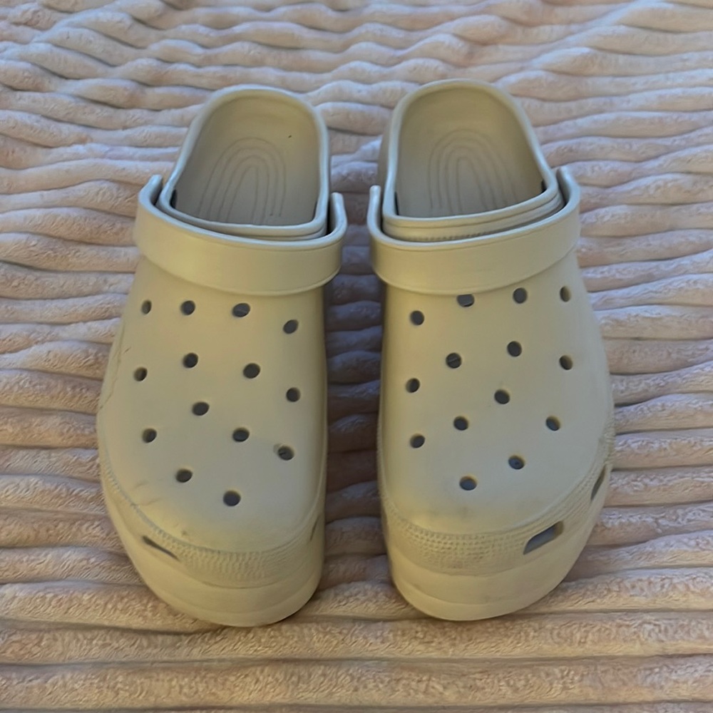 Women nursing clogs
